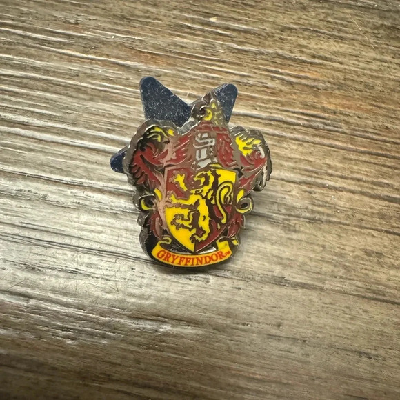 Gryffindor Pin Universal Studios Orlando - Picture 1 of 1